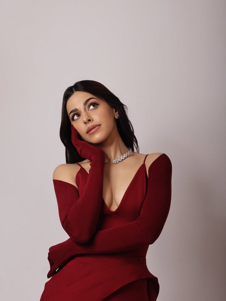 Valentine’s Day 2026: From Kriti Sanon to Shraddha Kapoor, 7 Bollywood Divas Turning Up the Heat in Red 46 Valentine’s Day 2026: From Kriti Sanon to Shraddha Kapoor, 7 Bollywood Divas Turning Up the Heat in Red