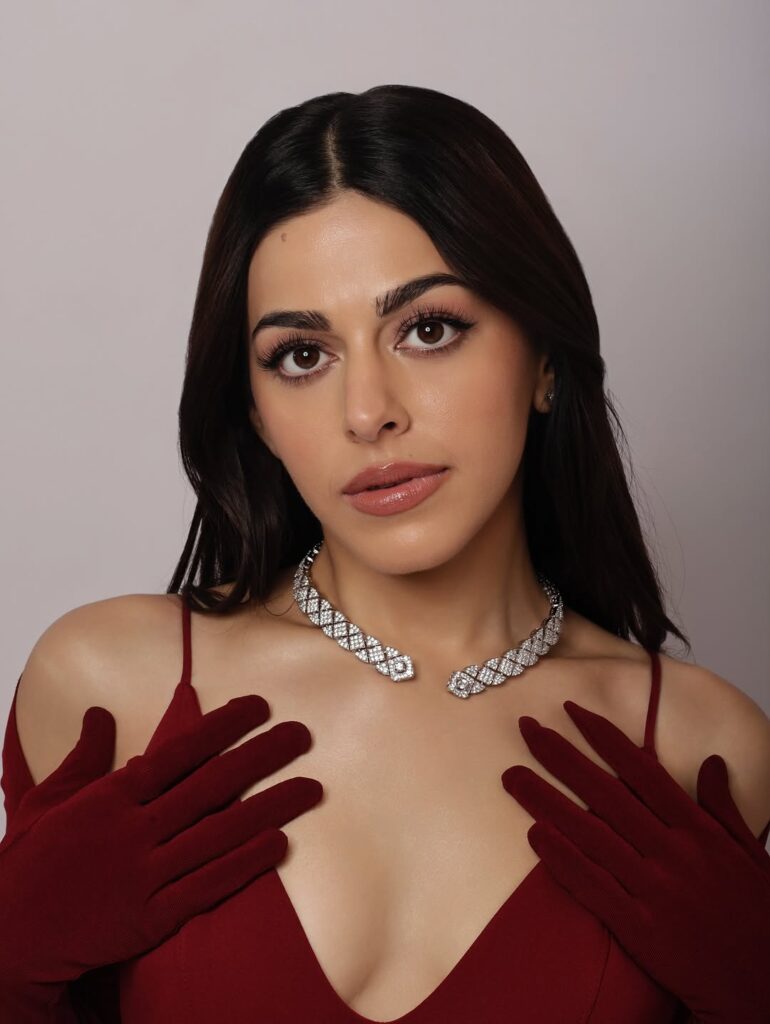 Valentine’s Day 2026: From Kriti Sanon to Shraddha Kapoor, 7 Bollywood Divas Turning Up the Heat in Red 42 Valentine’s Day 2026: From Kriti Sanon to Shraddha Kapoor, 7 Bollywood Divas Turning Up the Heat in Red