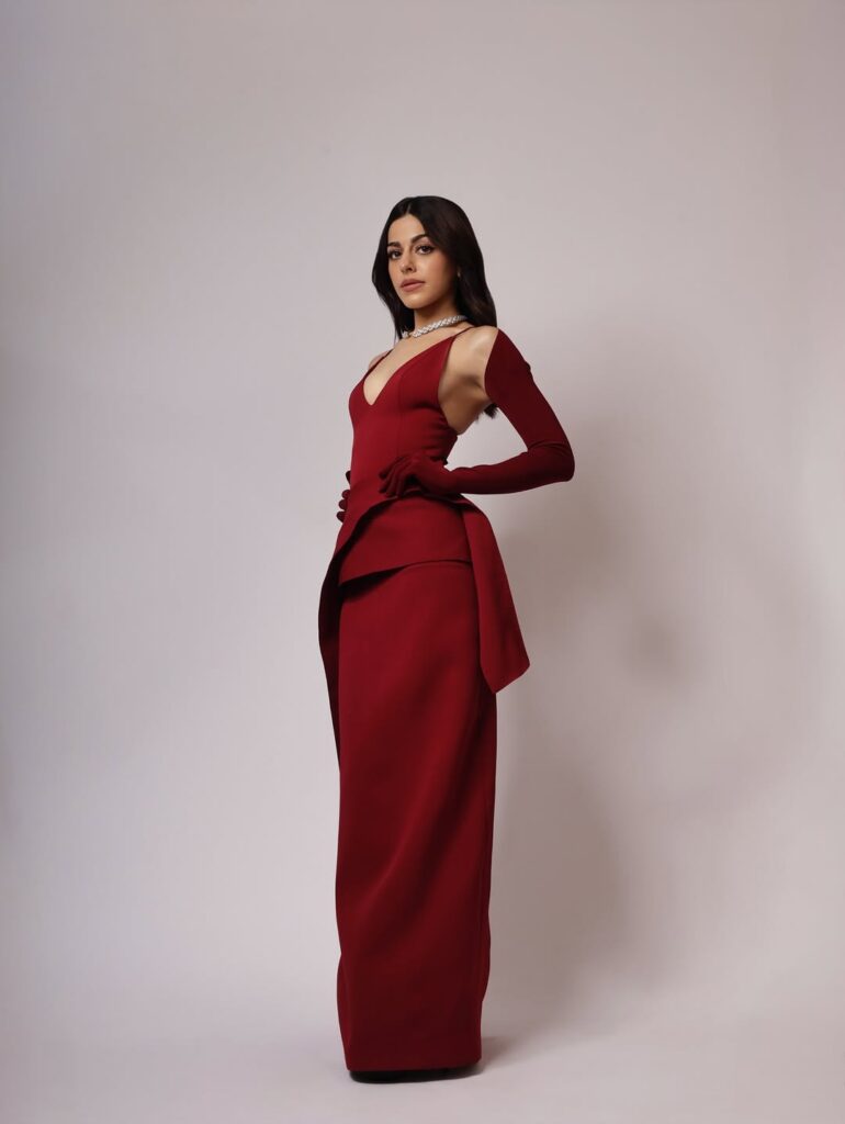 Valentine’s Day 2026: From Kriti Sanon to Shraddha Kapoor, 7 Bollywood Divas Turning Up the Heat in Red 40 Valentine’s Day 2026: From Kriti Sanon to Shraddha Kapoor, 7 Bollywood Divas Turning Up the Heat in Red