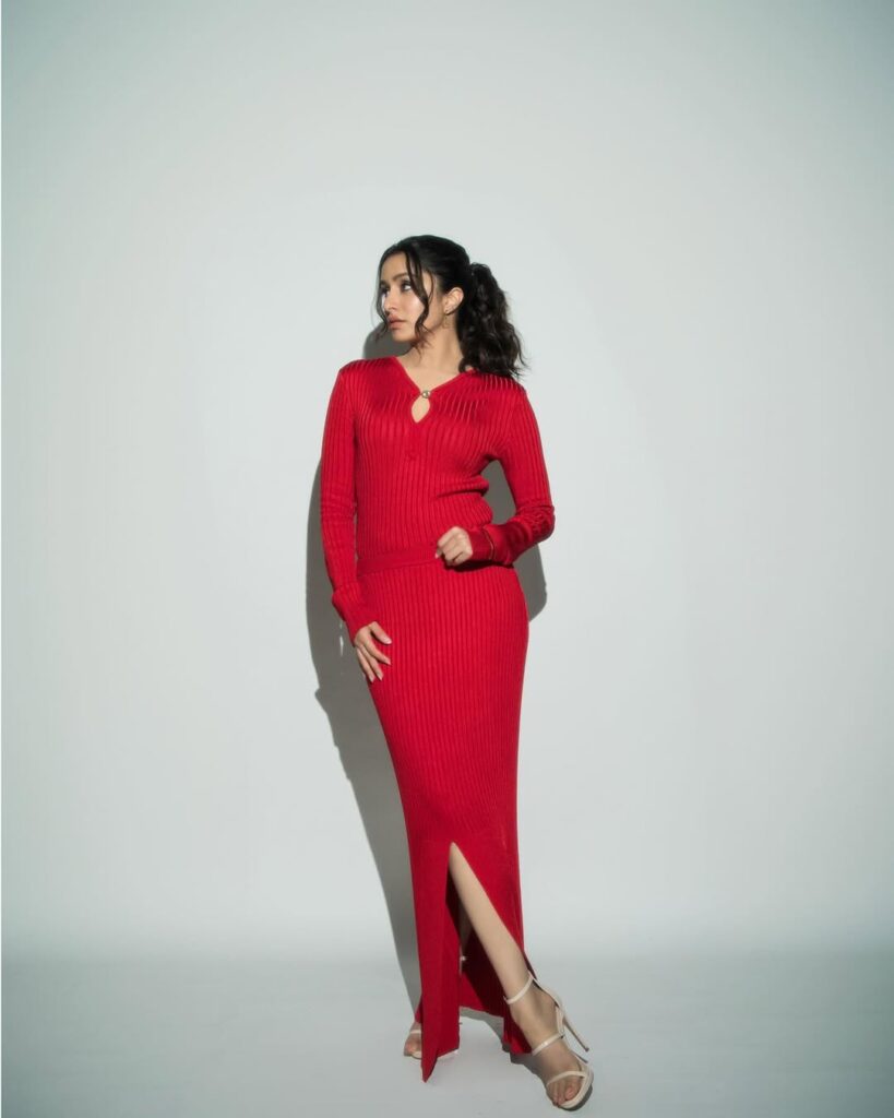 Valentine’s Day 2026: From Kriti Sanon to Shraddha Kapoor, 7 Bollywood Divas Turning Up the Heat in Red 48 Valentine’s Day 2026: From Kriti Sanon to Shraddha Kapoor, 7 Bollywood Divas Turning Up the Heat in Red