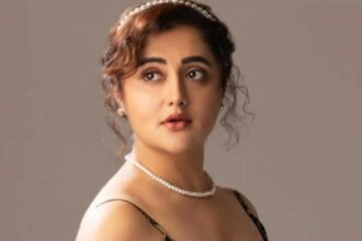 Rashami Desai on theatre journey and career growth: ‘I value experimentation more now’ 24 Rashami Desai during theatre performance and interview
