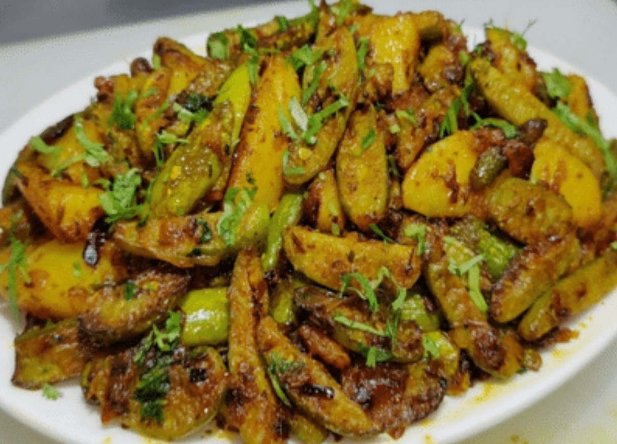 Freshly cooked Kundru Bhaji made with ivy gourd, onions and spices served with bhakri.