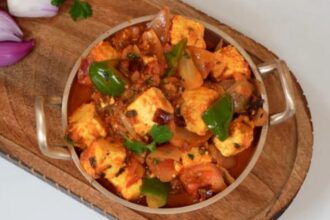 Homemade Paneer Shimla Mirch prepared with paneer cubes, capsicum, onions, tomatoes, and aromatic Indian spices.