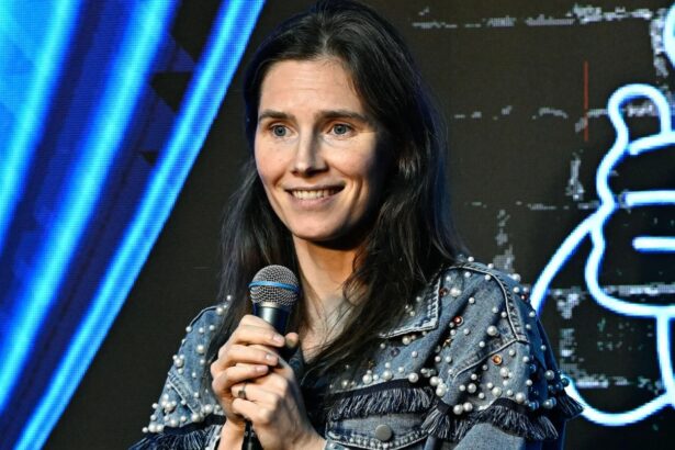 Amanda Knox Defends Cartwheel as Meredith Kercher's Family Calls the Show Insensitive 67 Amanda Knox performs her comedy show Cartwheel at the Edinburgh Fringe Festival