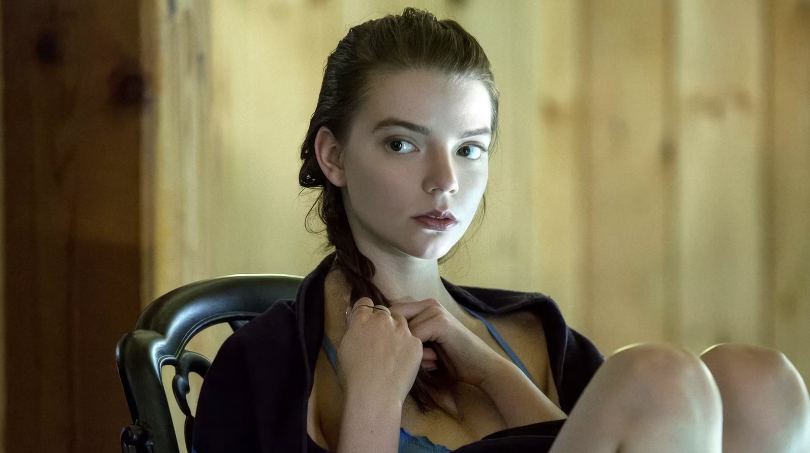 Anya Taylor-Joy's Thoroughbreds Is an Underrated Psychological Thriller Worth Watching 11 Anya Taylor-Joy and Olivia Cooke in the psychological thriller Thoroughbreds