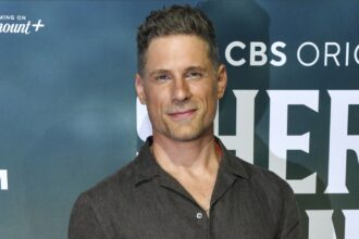 Before Sheriff Country, Matt Lauria Made His TV Debut on 30 Rock in a Scene With Alec Baldwin and Will Arnett 21 Matt Lauria in his early television role on 30 Rock before starring in Sheriff Country