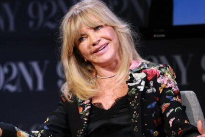 Goldie Hawn dances in a black swimsuit during European family vacation
