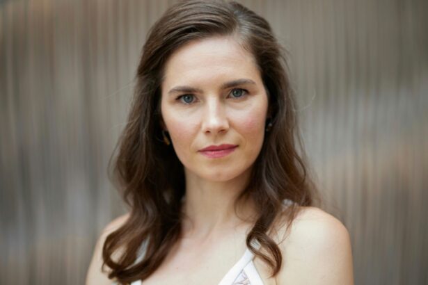 Edinburgh Fringe Stands by Amanda Knox's Cartwheel Despite Backlash and Cancellation Calls 69 Amanda Knox performs at the Edinburgh Fringe amid controversy
