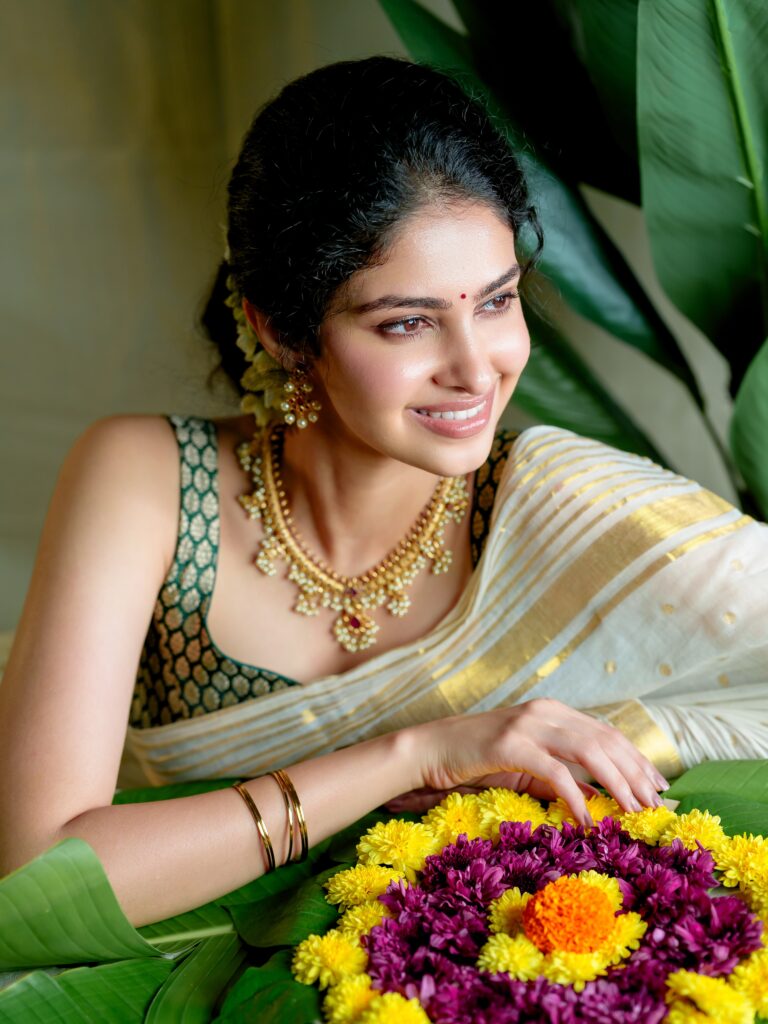 Manasa Varanasi’s Onam Look Stuns in Elegant Kasavu Saree and Traditional Jewellery 17 Fans Shower Love on Manasa’s Traditional Look