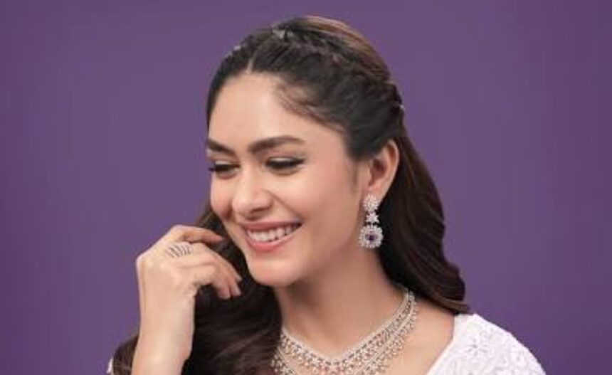 Mrunal Thakur Reacts to Yashasvi Jaiswal Dating Rumours: ‘Bro, Relax’ 19 Mrunal Thakur reacts to dating rumours involving cricketer Yashasvi Jaiswal
